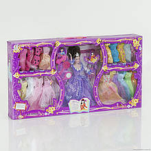 Лялька з набором суконь