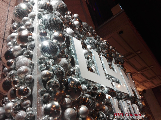 ЦУМ Київ-2017 Дзеркальні півсфери при вході Дзеркальна півсфера 120 см діаметр диско клубу кафе бару ресторану