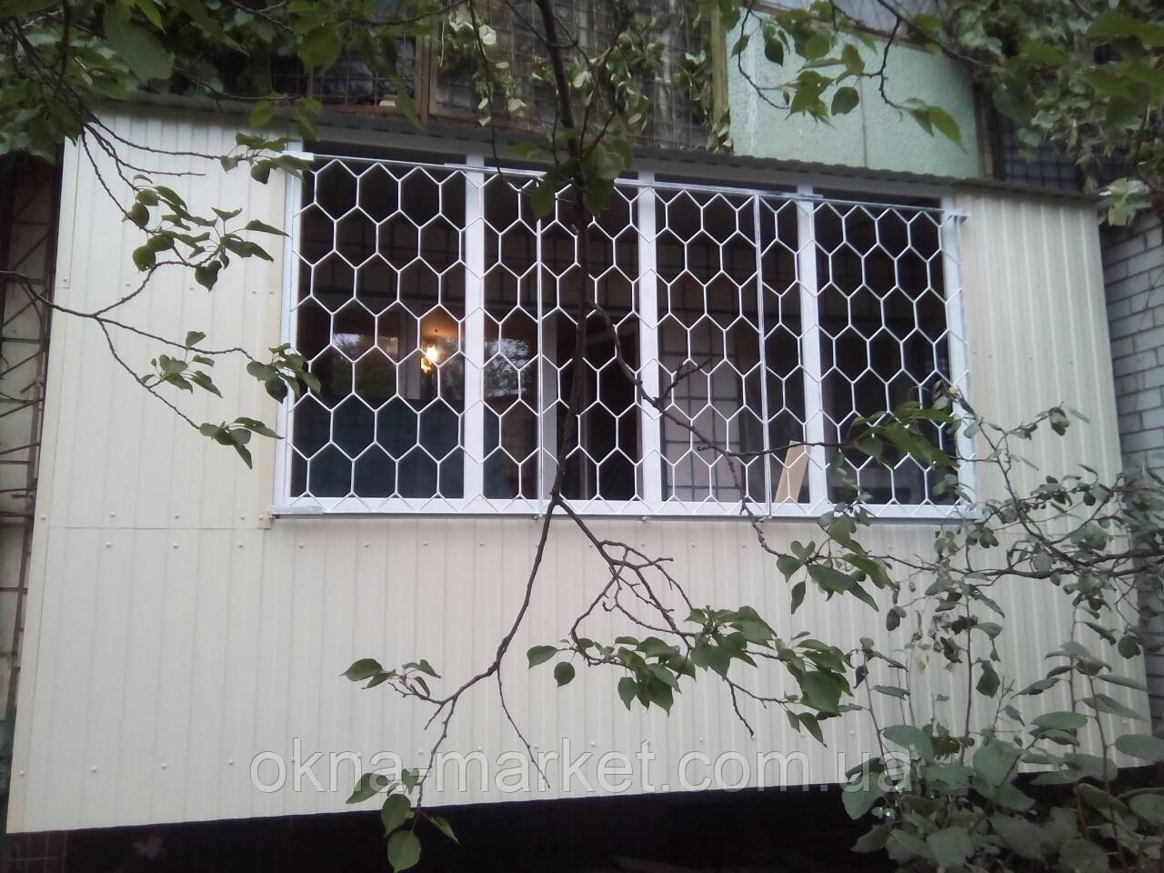 Обшивка балконів профнастилом
