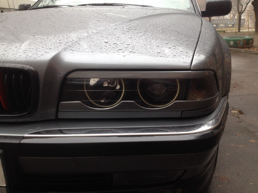 НАКЛАДКИ НА ФАРЫ НИЖНИЕ BMW E38