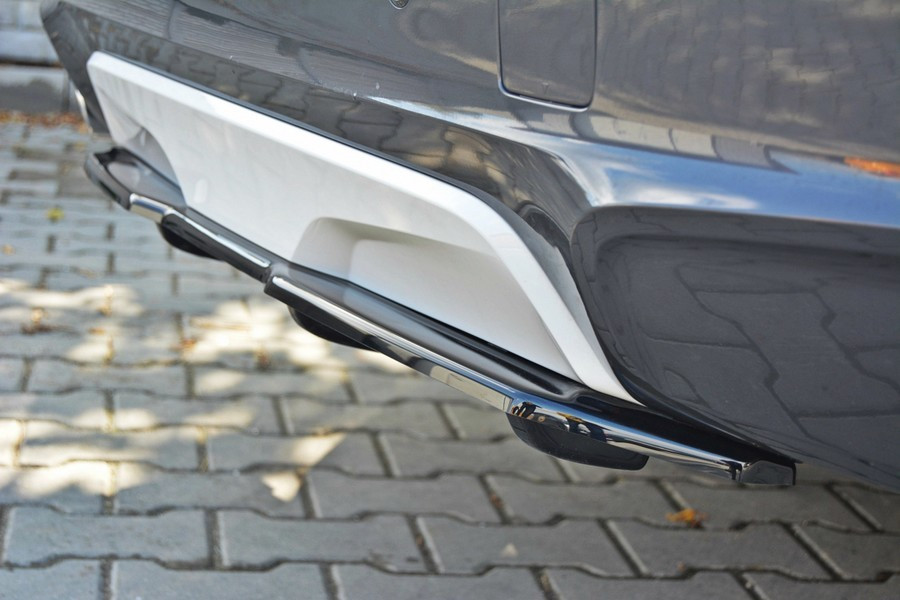ЦЕНТРАЛЬНА НАКЛАДКА НА ЗАДЕНЬ БАМПЕР BMW X4 M-PACK (F26)
