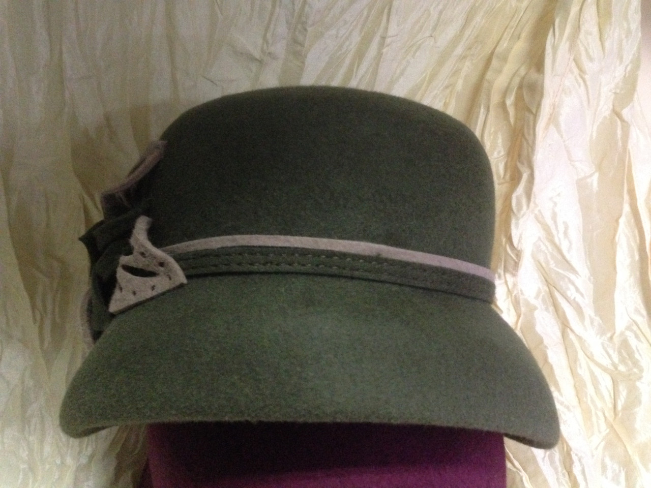Фетровая зимняя шляпа с лепестками - фото 5 - id-p437257408