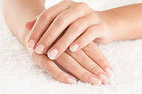 Кришаться нігті на руках: що робити