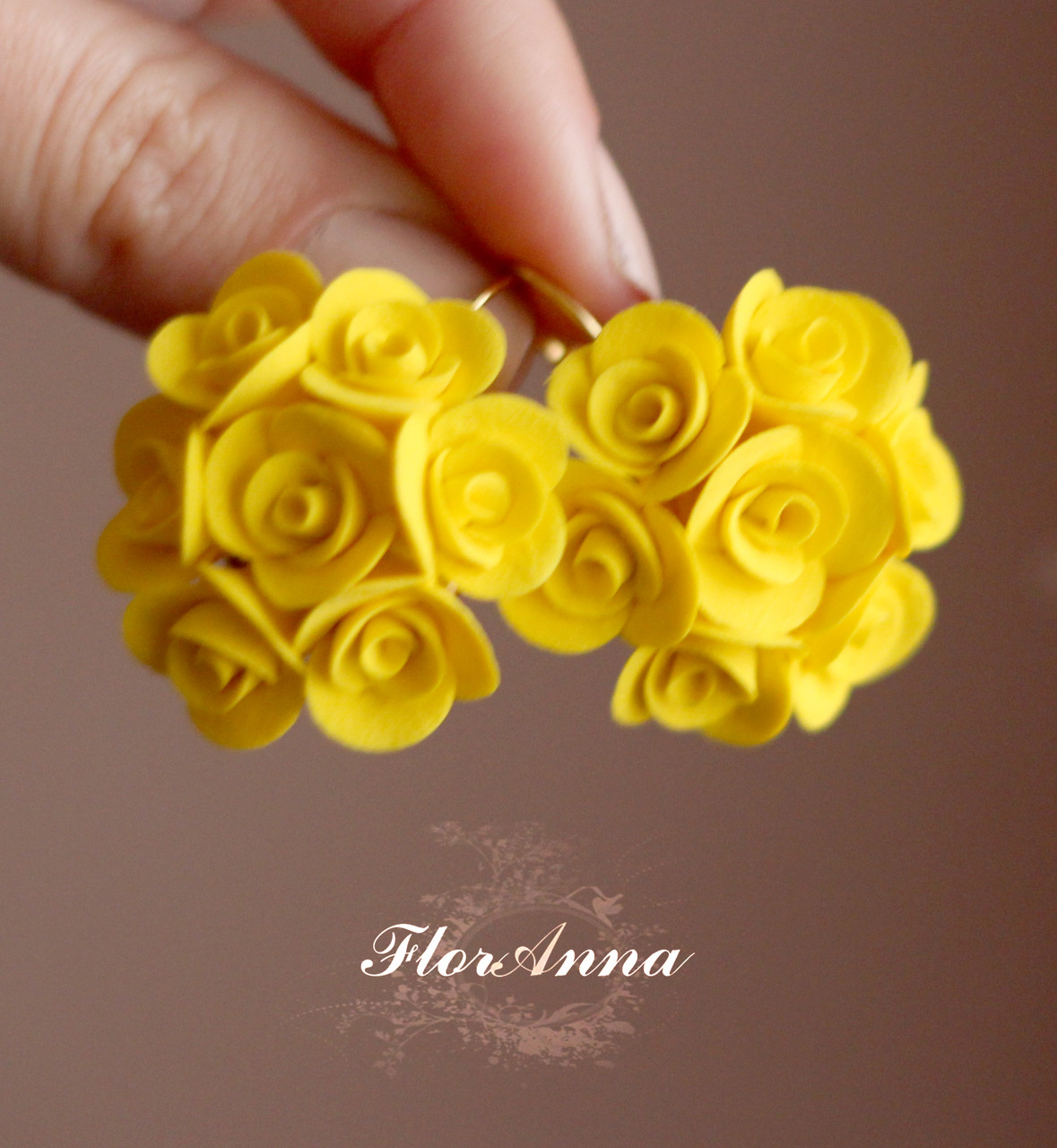 Жовті сережки ручної роботи "Сонячні кругові троянди" Подарунок дівчині