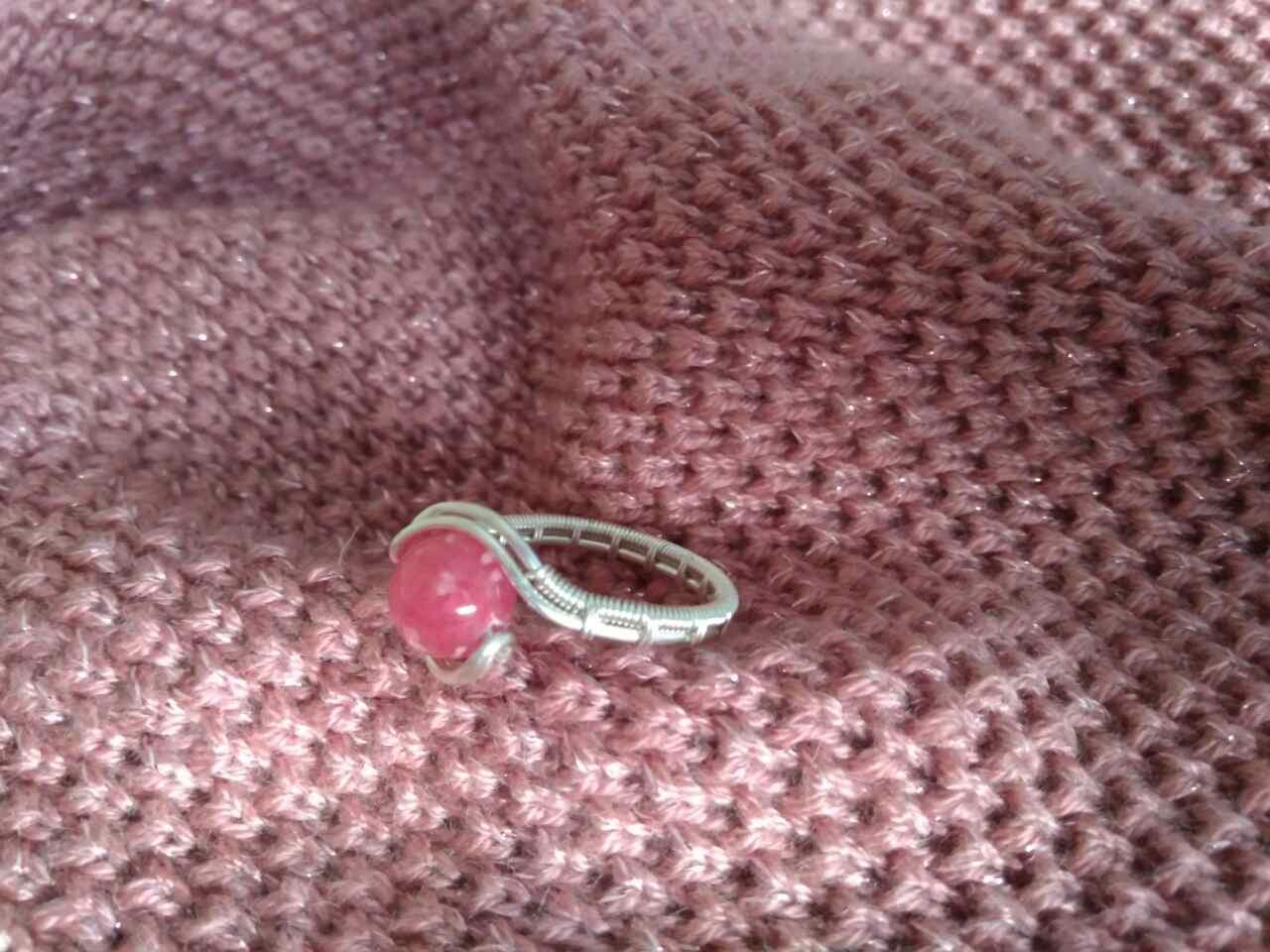 Кільце з натуральним каменем нефрит (пофарбований) рожевий колір