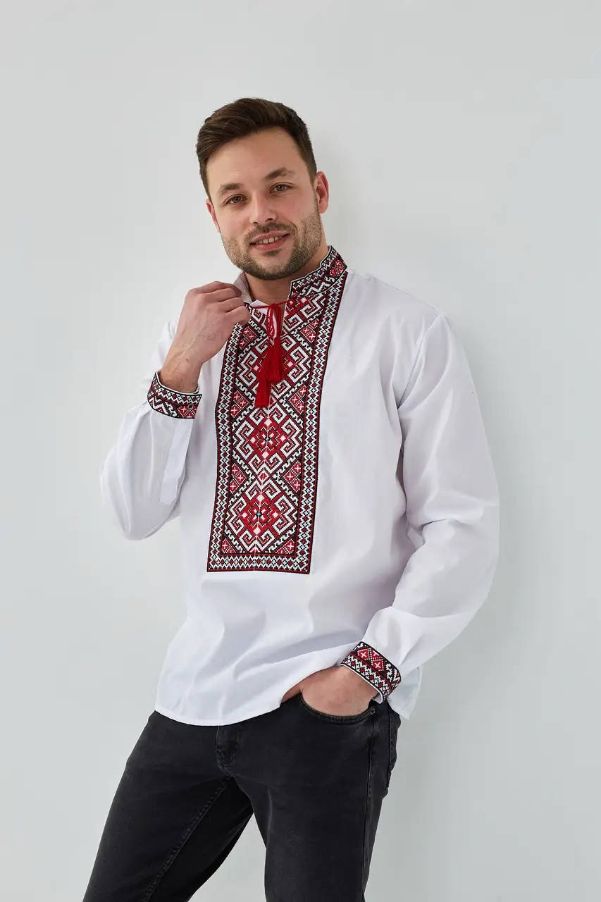 

Мужская вышиванка с красной вышивкой белая Орнамент