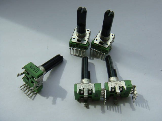 

Потенциометр ALPHA b50k 23mm noMID для пультов Behringer, BIG