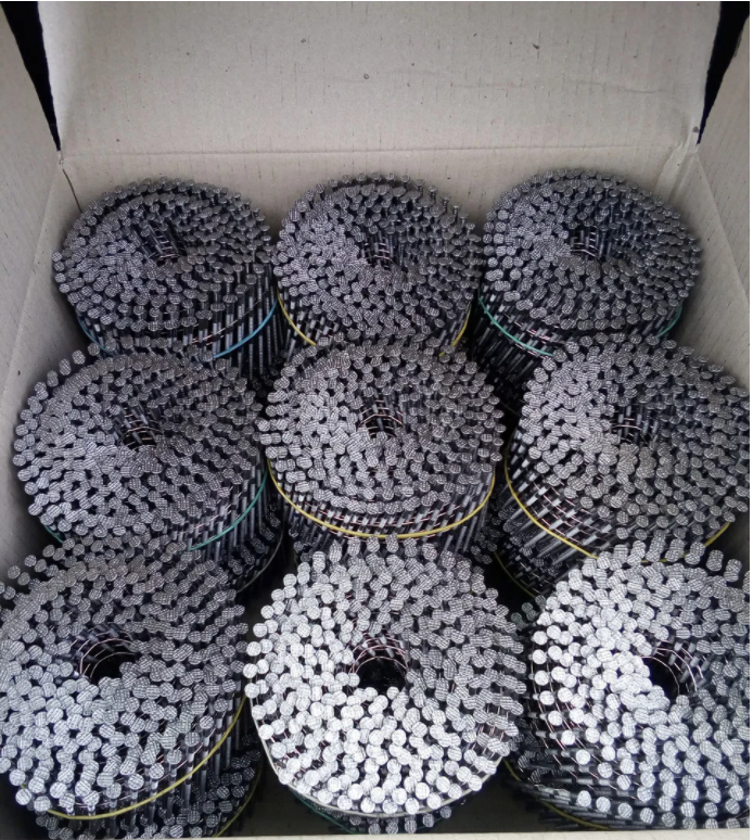 

Гвозди рифленные кольцевые в бобине для поддонов 2,8 на 40мм. (кольцевые) Гвозди для пневмопистолета