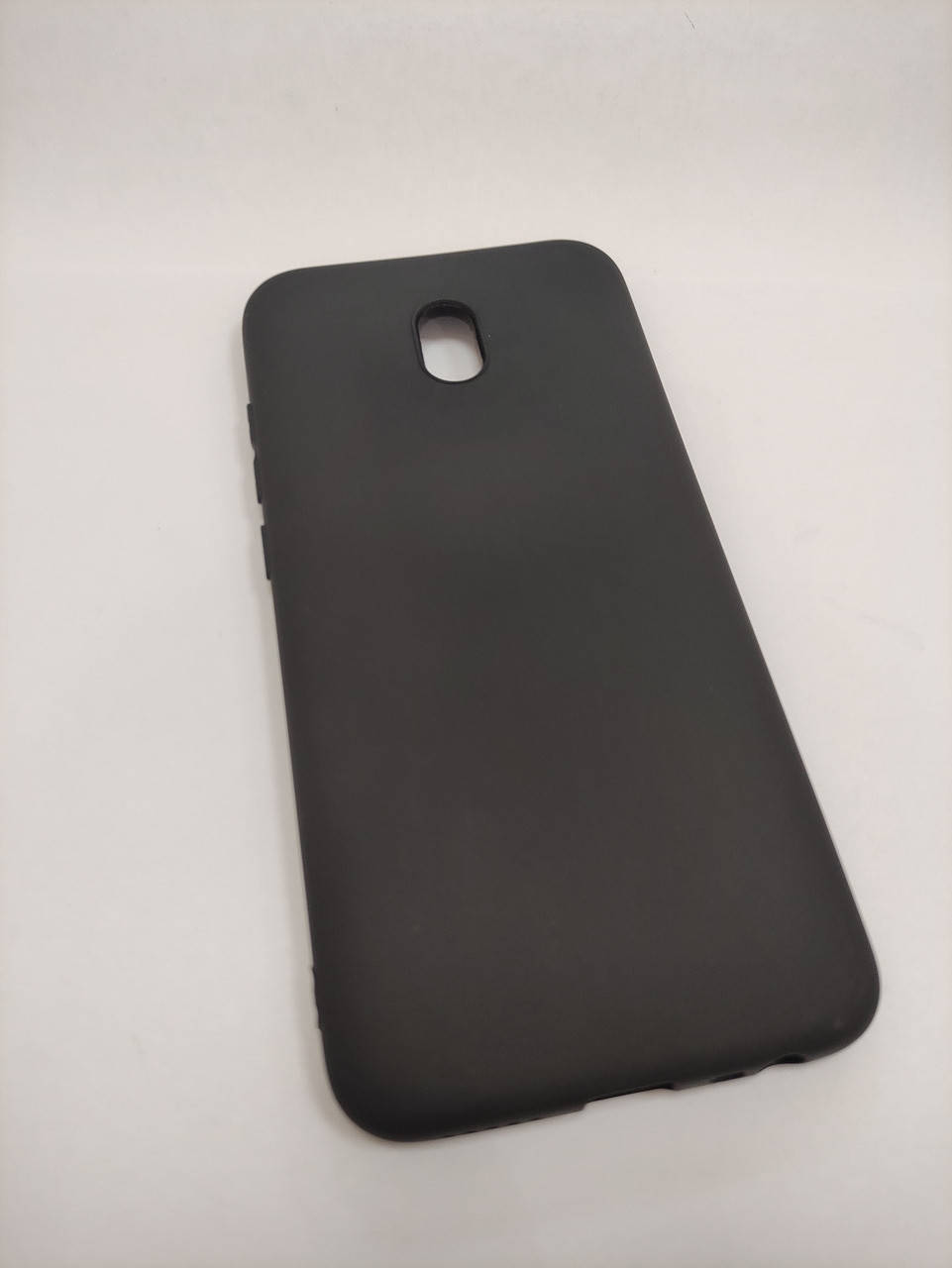 

Чехол на Xiaomi Redmi 8а противоударный черный