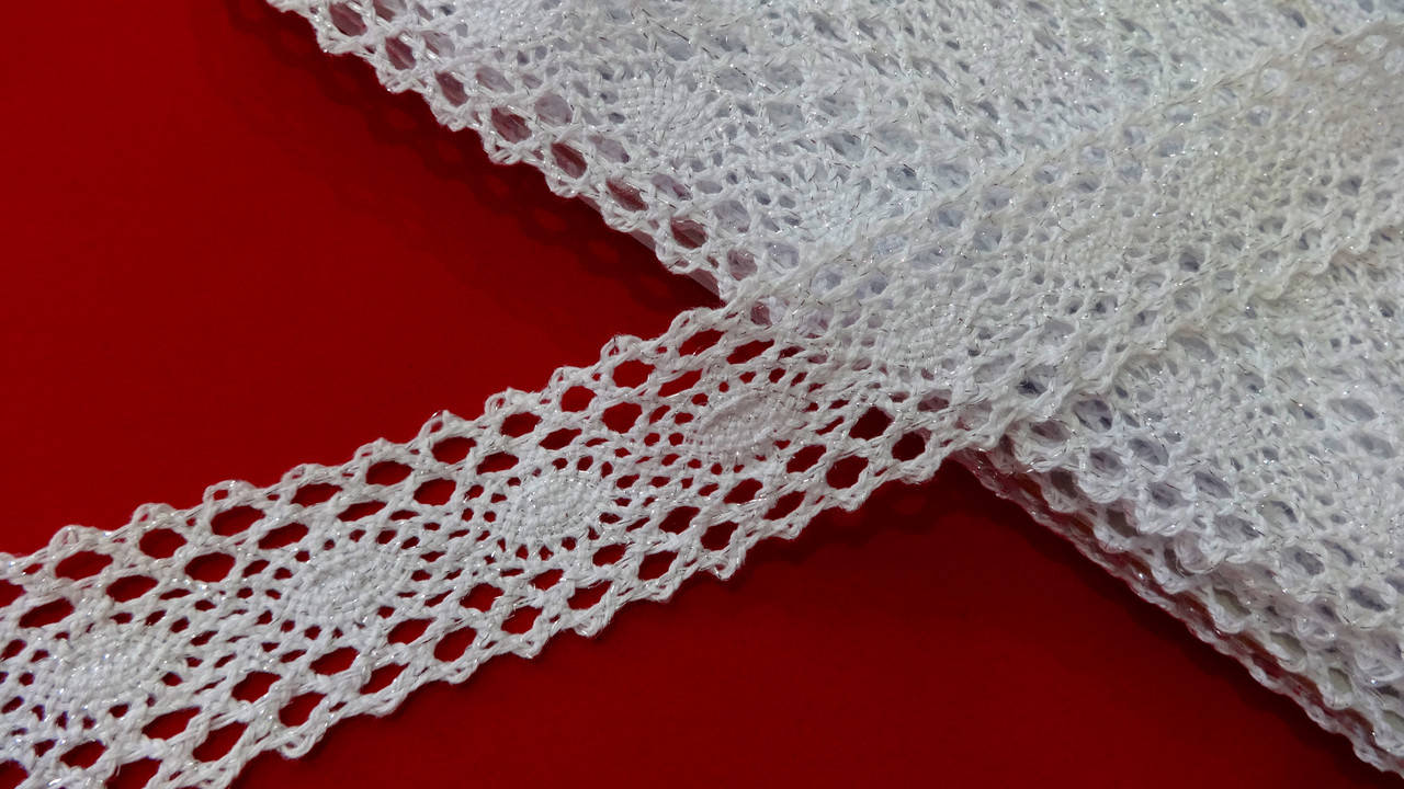 

Кружево макраме 40 мм х/б белое с серебром, Белый