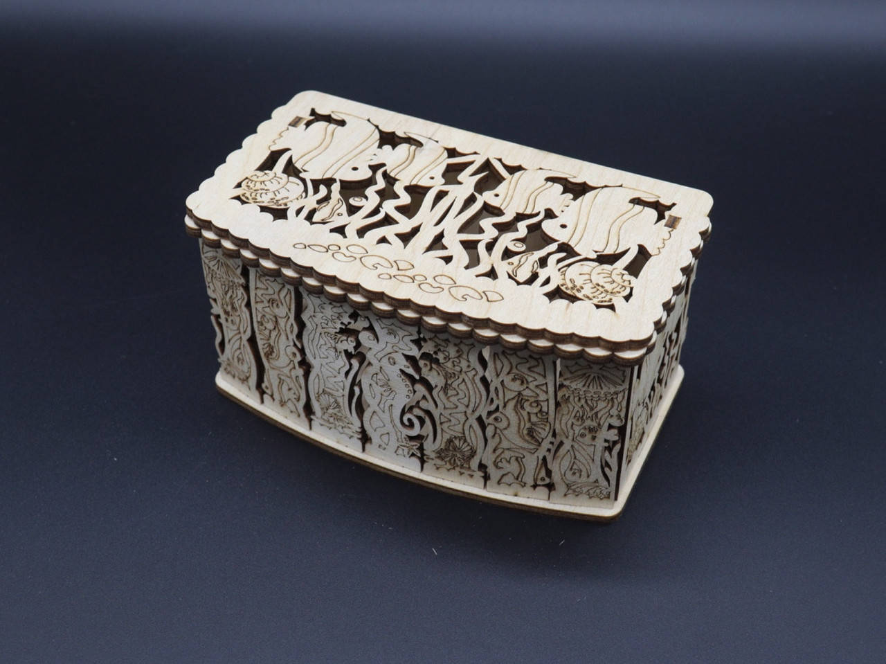 

Шкатулка из фанеры. 15х8х8см