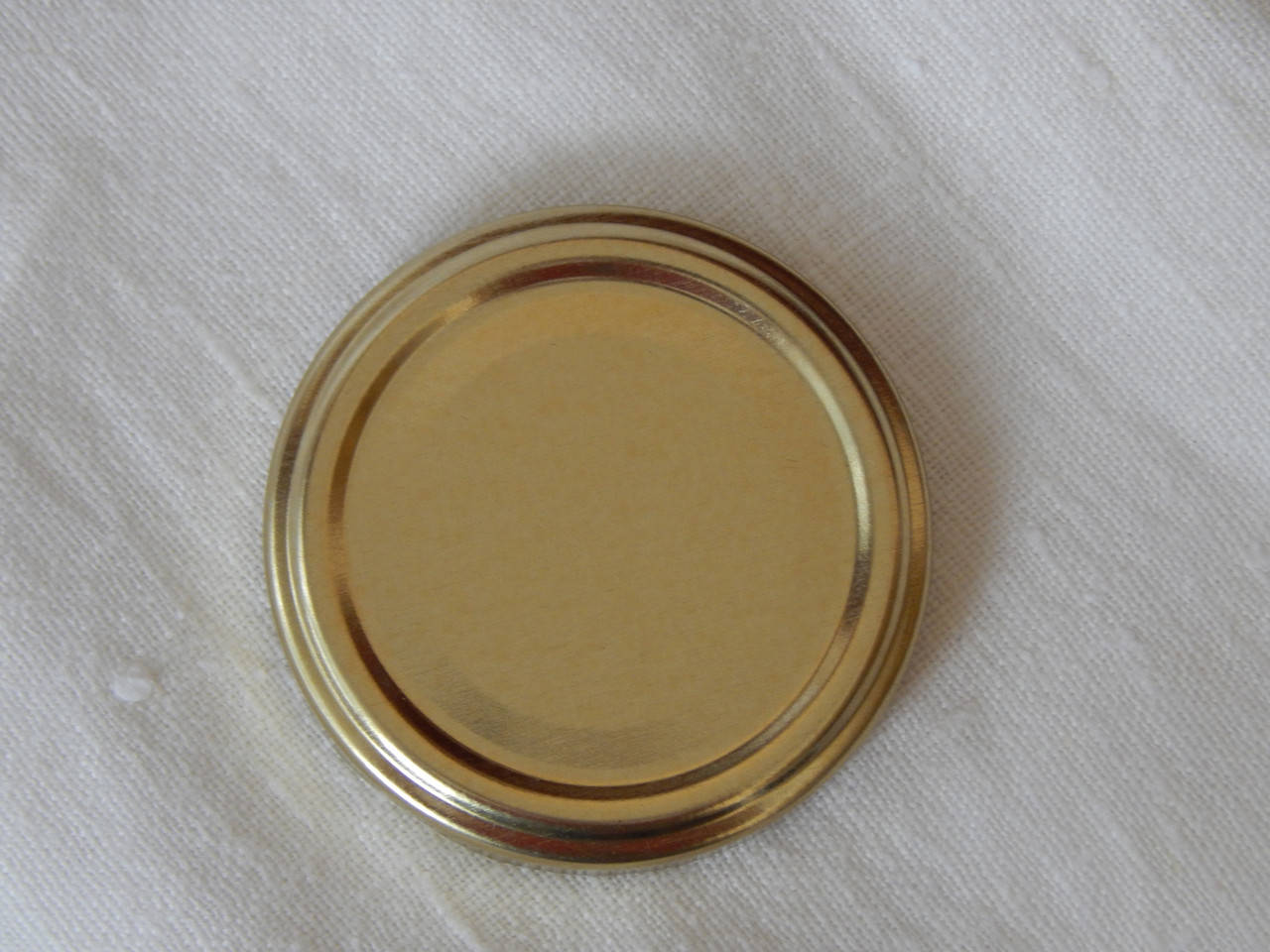 

Крышка закаточная твист-офф размер 63 мм золото