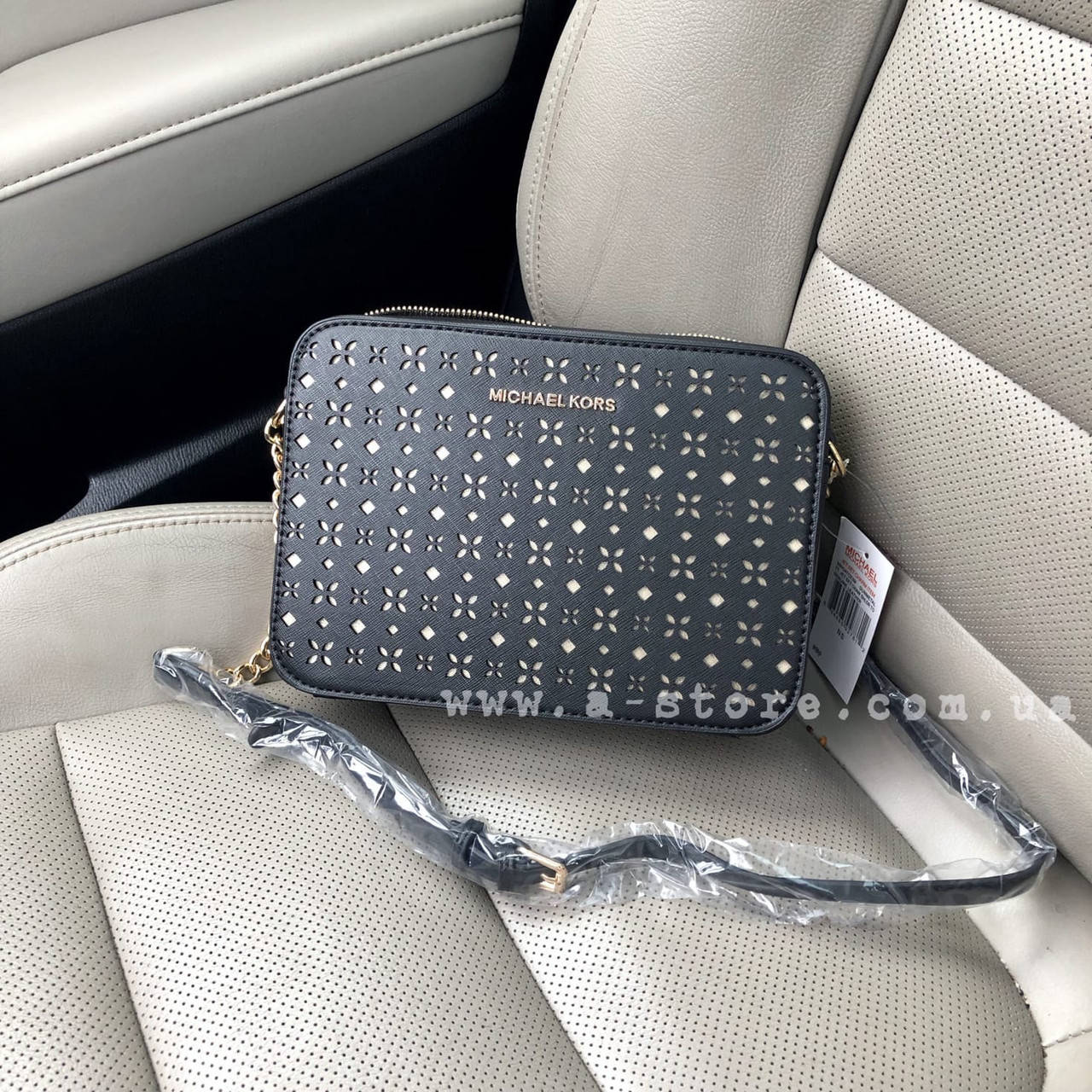 

Сумка в ст Michael Kors Jet Set с перфорацией через плечо, Черный