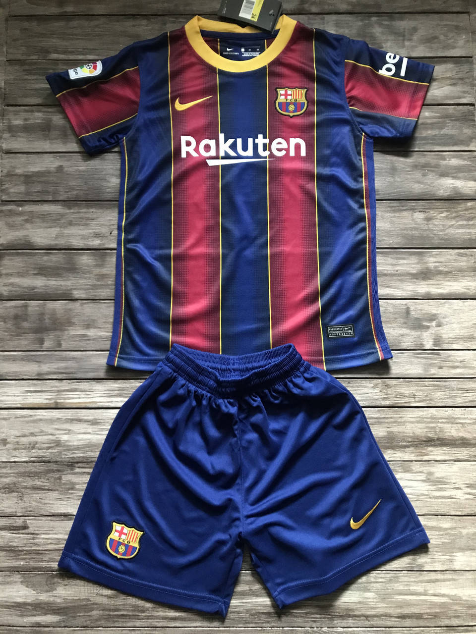 

Детская домашняя футбольная форма FC Barcelona 2021 28 (155см)