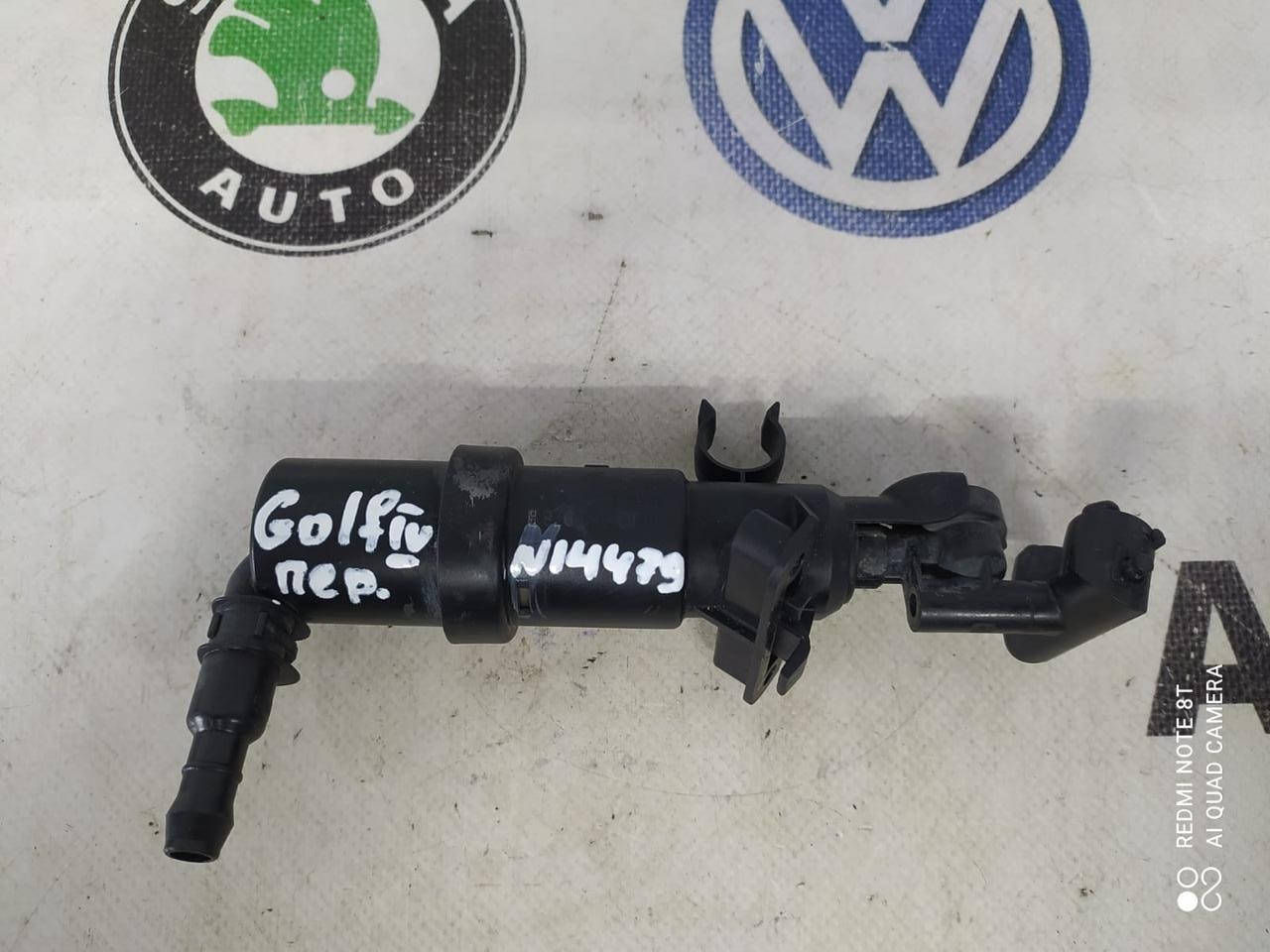 

Форсунка омивача фари передньої 1J0955978B VW Гольф 4