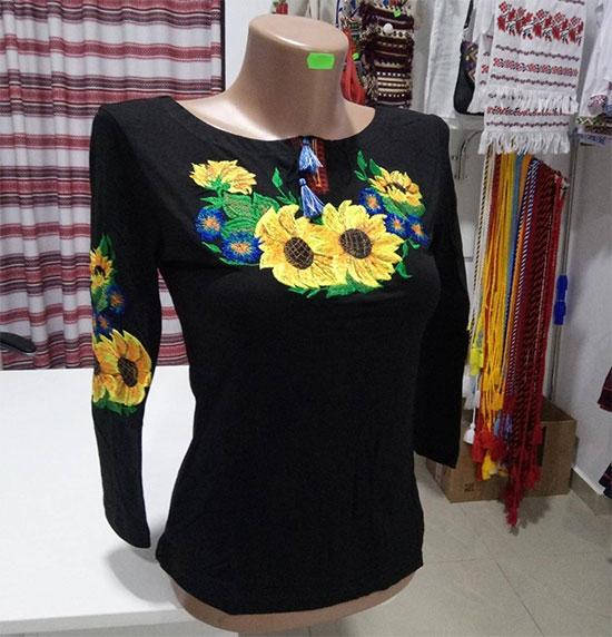 

Женская вышитая футболка Подсолнухи 3/4 (черная), Черный