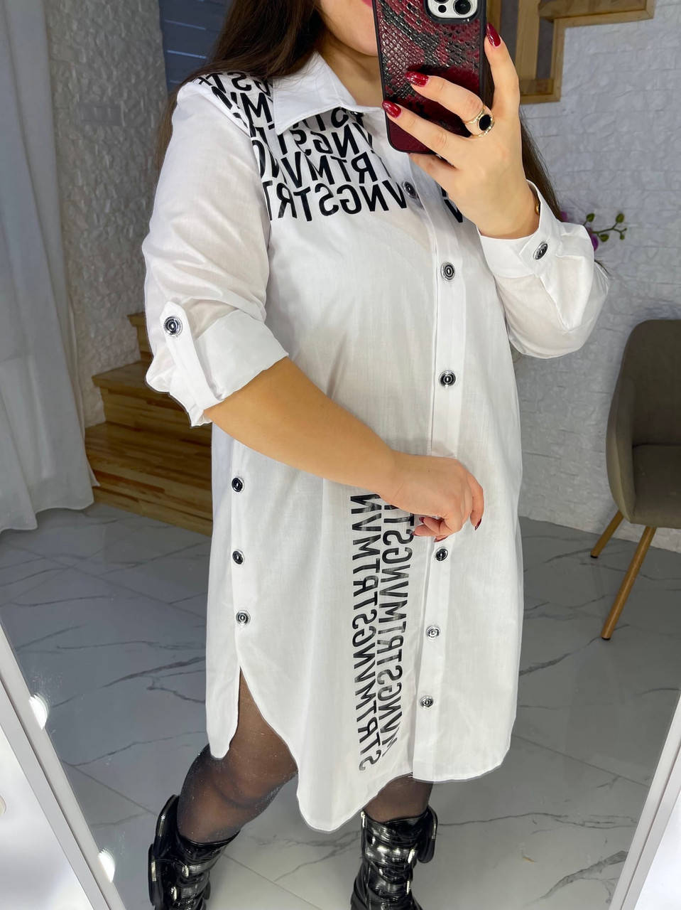 

Рубашка женская удлинённая, хлопковая, стильная, с надписями кнопками по бокам, большие размеры, Белый