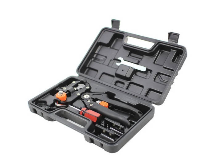 

Прививочный секатор PROFESSIONAL GRAFTING TOOL В КЕЙСЕ + 3 ножа+ отвертка и ключ