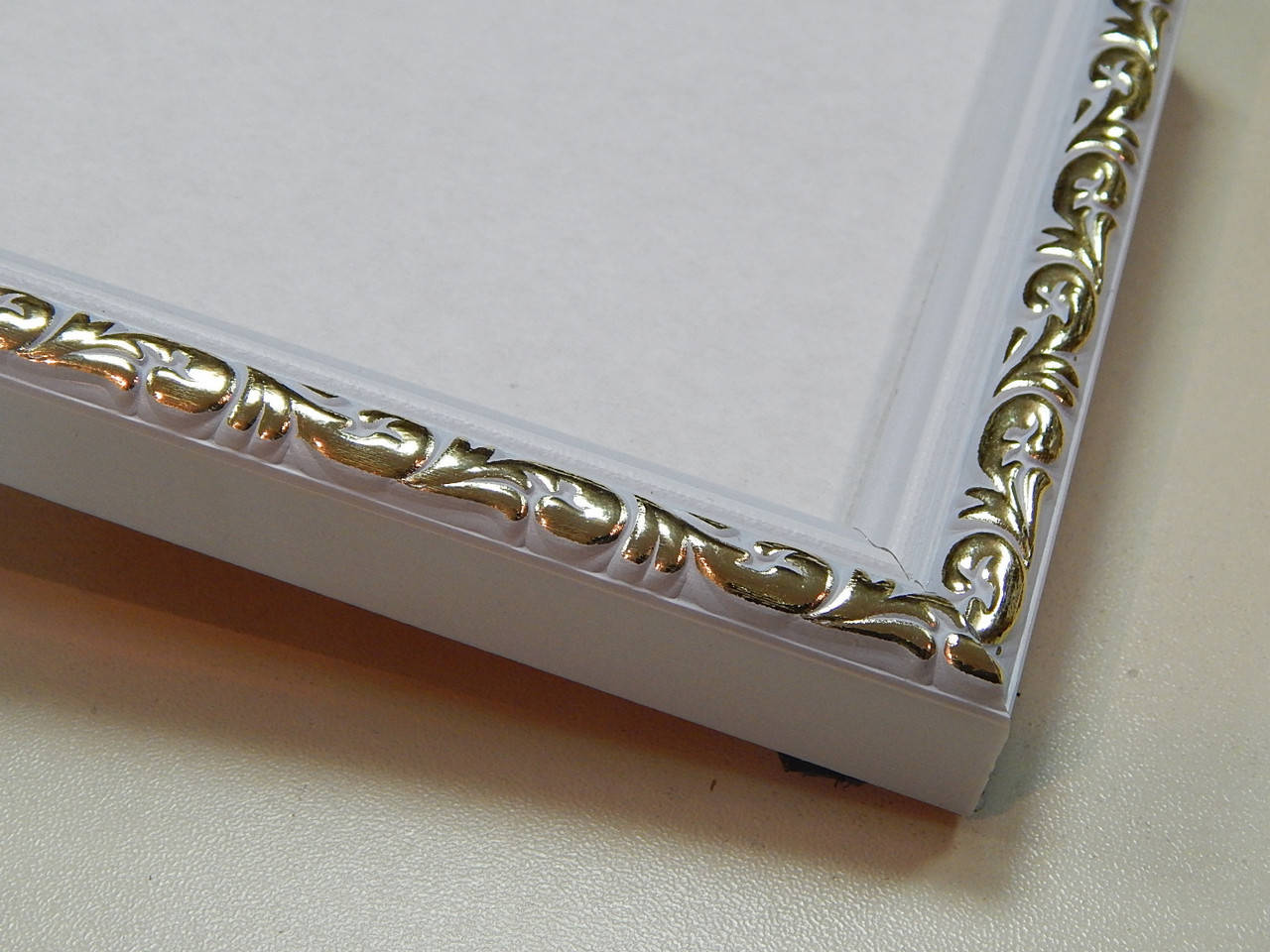 

Рамка А4(210х297).Для фото, картин,грамот,дипломов."Белый с орнаментом"