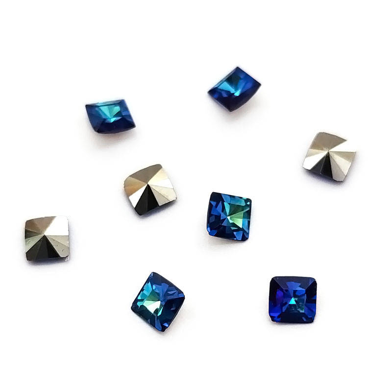 

Квадраты Preciosa (Чехия) 4х4 мм Сrystal Bermuda Blue, Белый