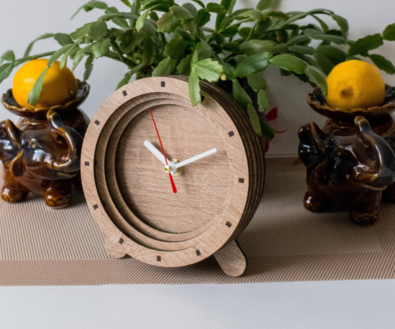 

Часы дубовые Круглые часы Часы Дуб сонома Часы с металлическими стрелками Кварцевые часы Размер 15 см