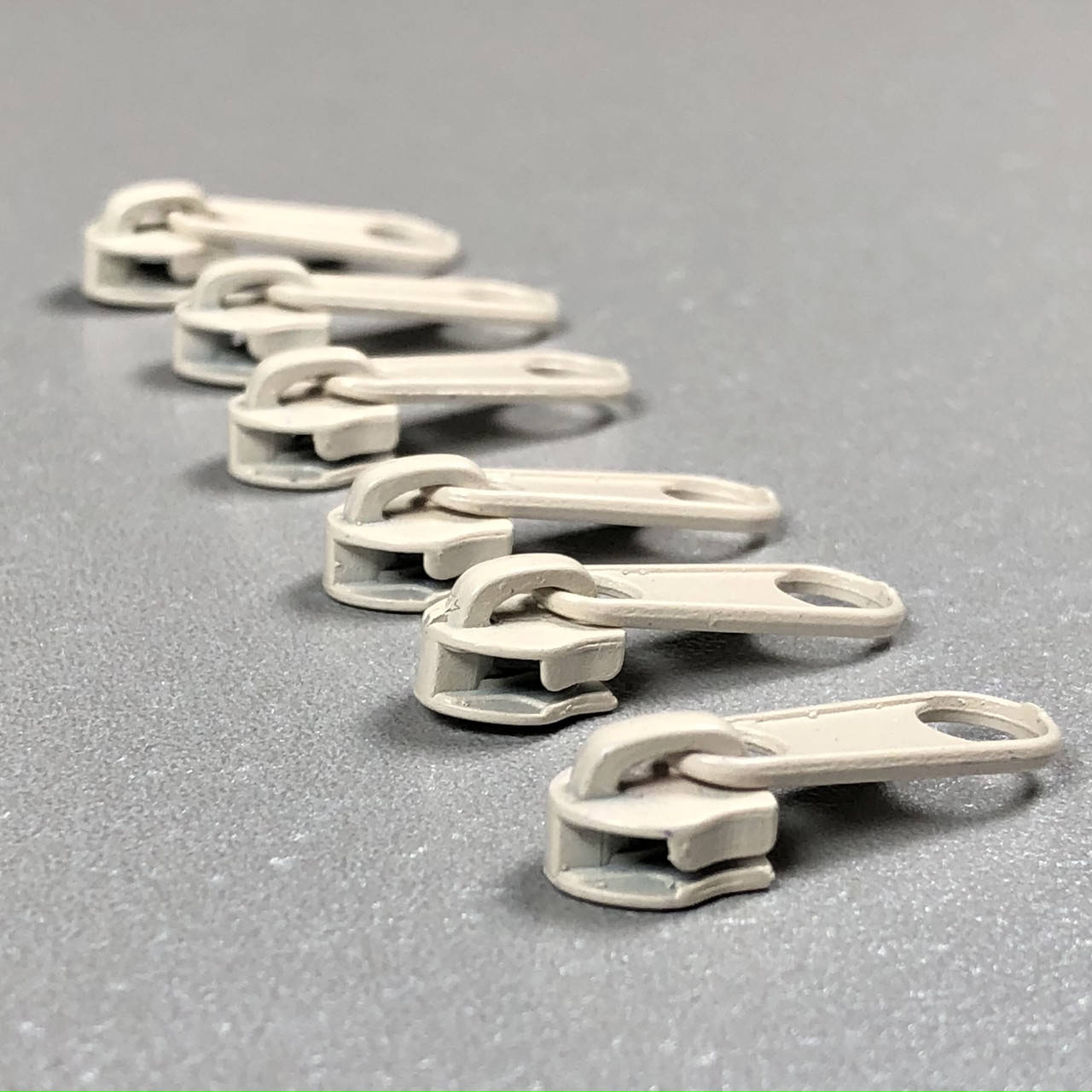 

Бегунок металлический для рулонной застежки-молнии Т3, цвет бежевый