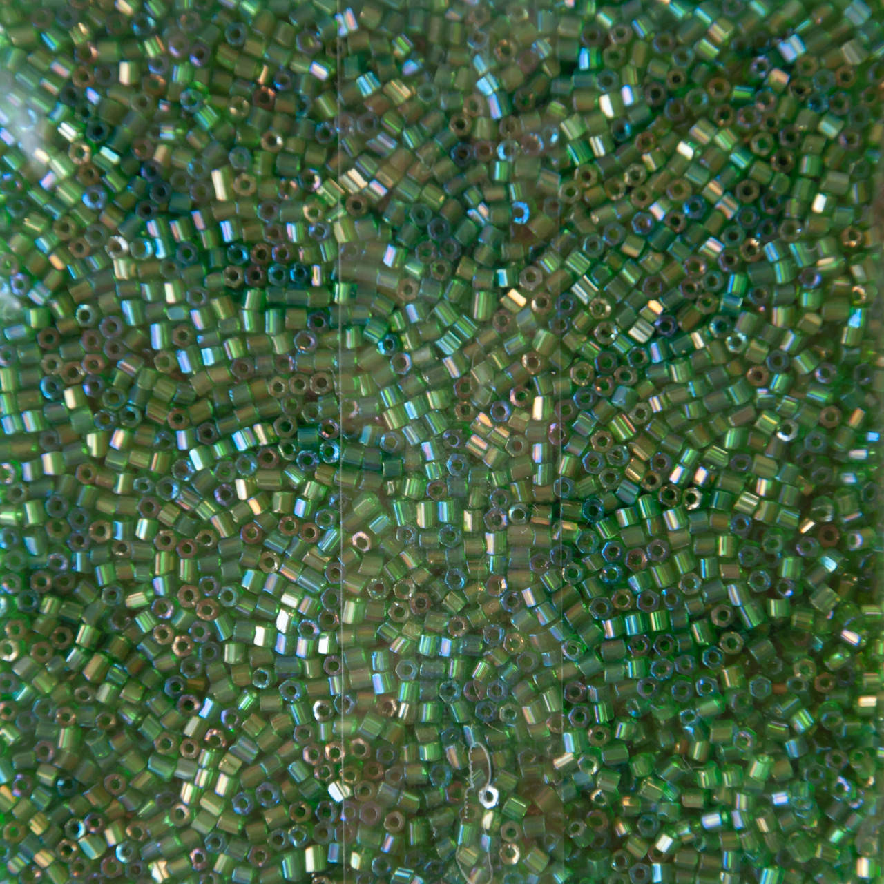 

Бисер чешский Preciosa рубка 11/0 50г 51120 зелёная, прозрачная с радужным покрытием