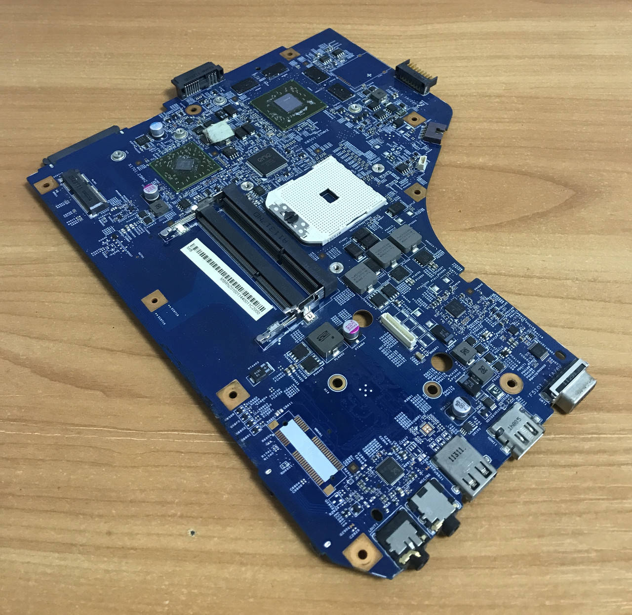 

ДОНОР!!! Материнская плата Acer 5560 , AMD DIS, 216-0810005, JE50 SB MB 10338-1