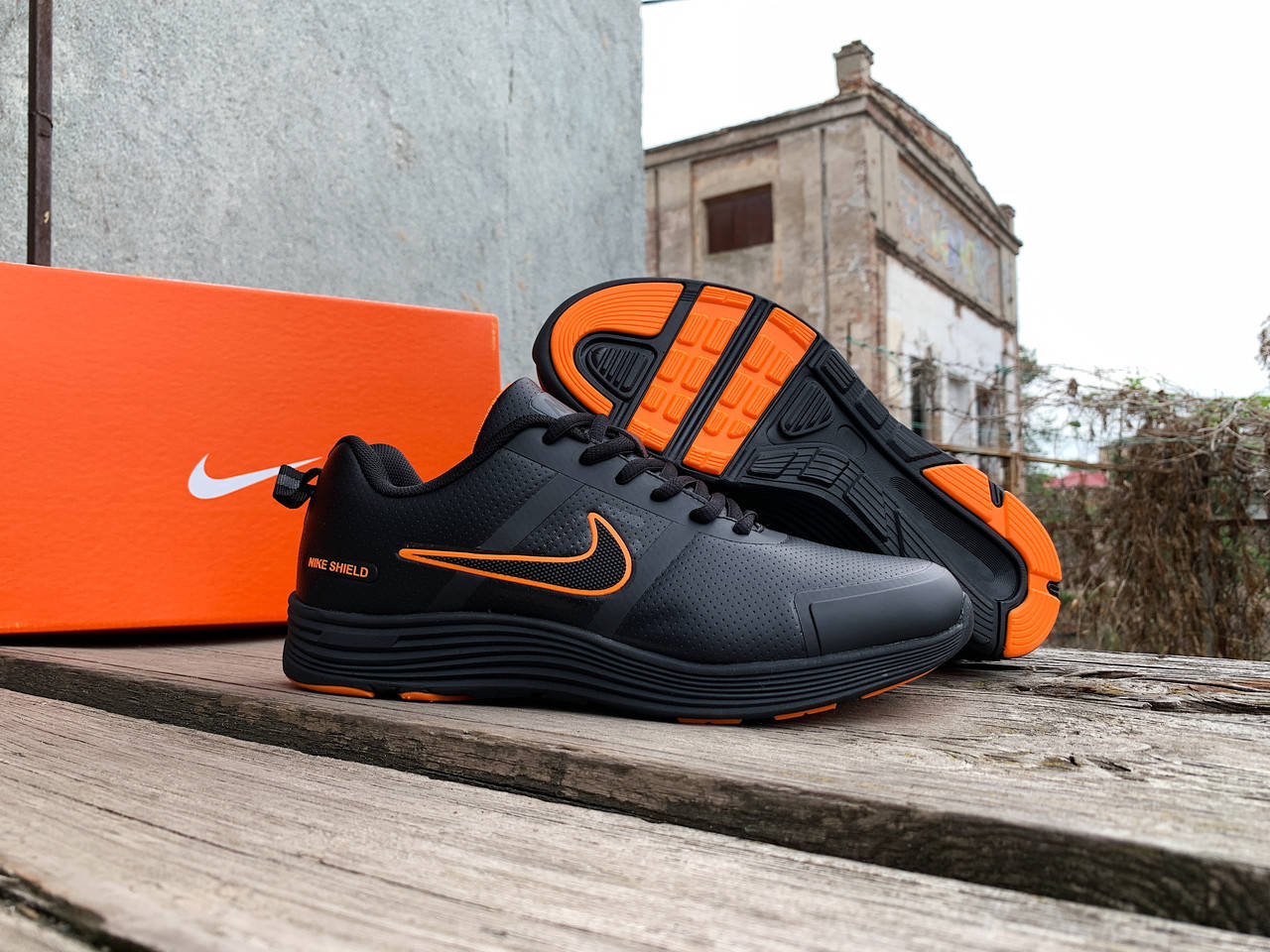 

Мужские кроссовки Nike Zoom Shield 15 Black Orange черные с оранжевым водонепроницаемые, Черный
