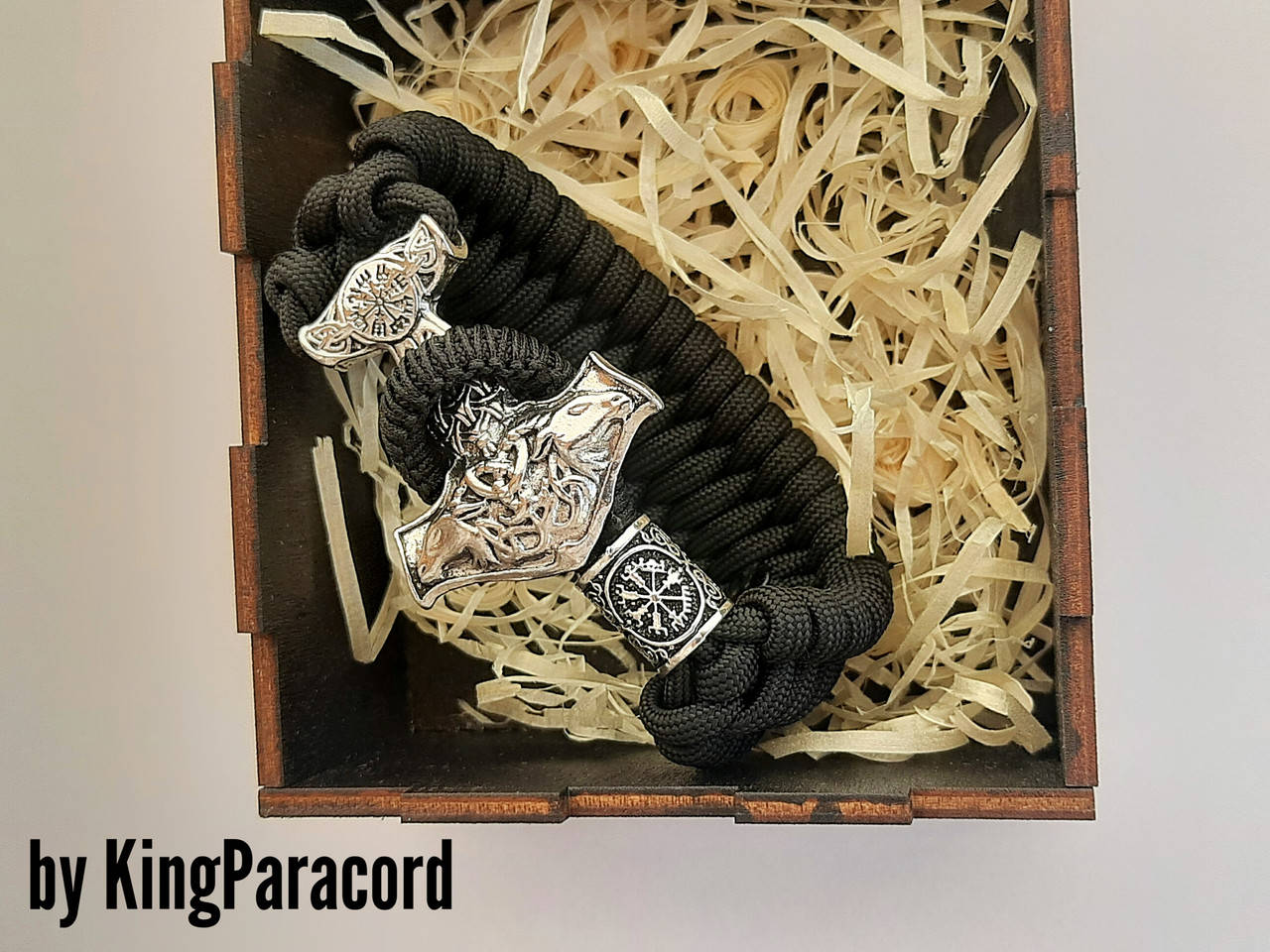 

Браслет с Молотом Тора и бусиной рунический компас из паракорда + брелок в подарок