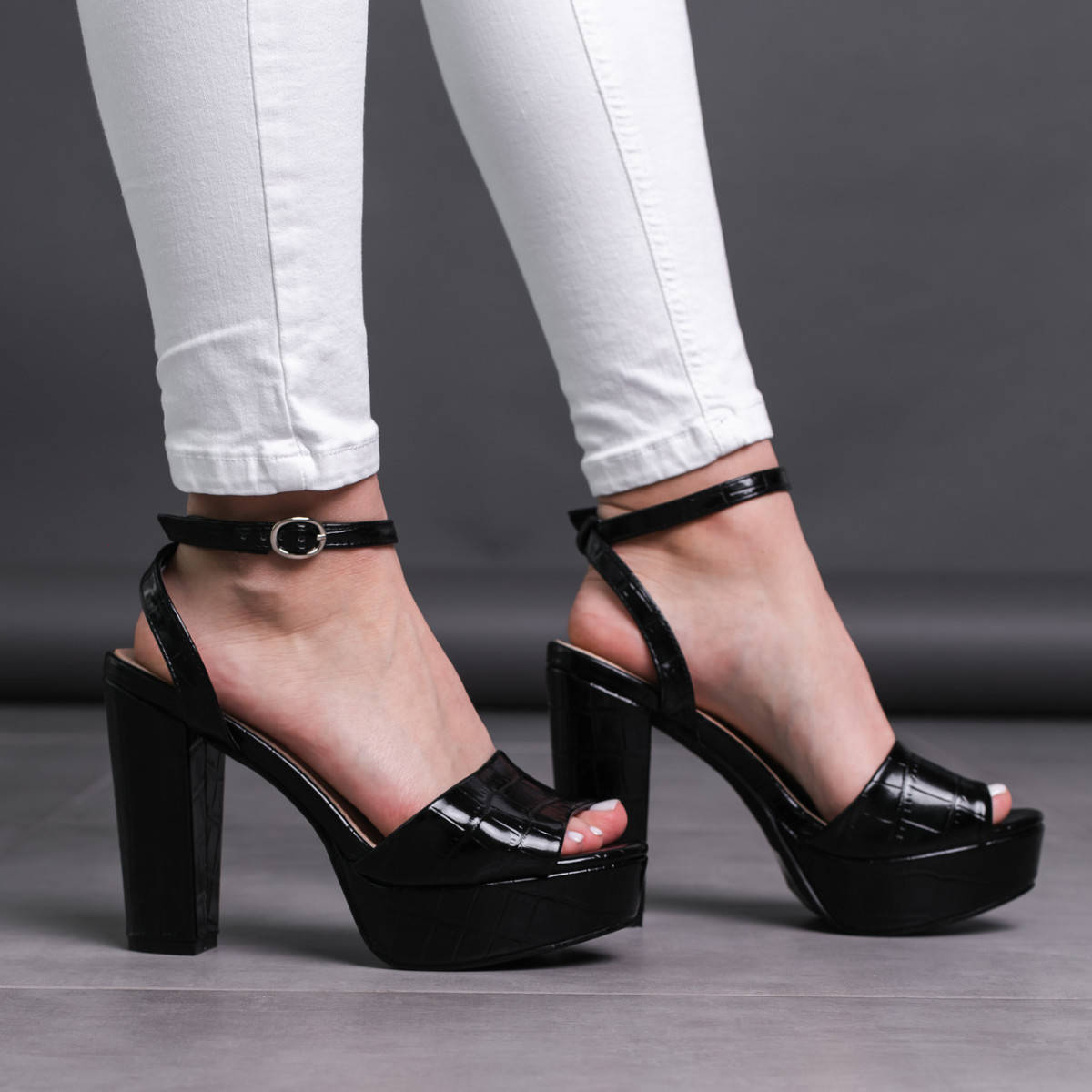 

Женские босоножки Fashion Toby 3055 38 размер 24 см Черный BF