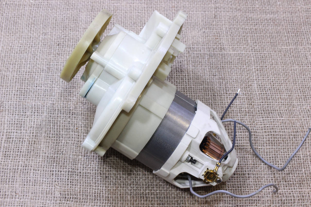 

Двигатель для газонокосилки 1,2 кВт