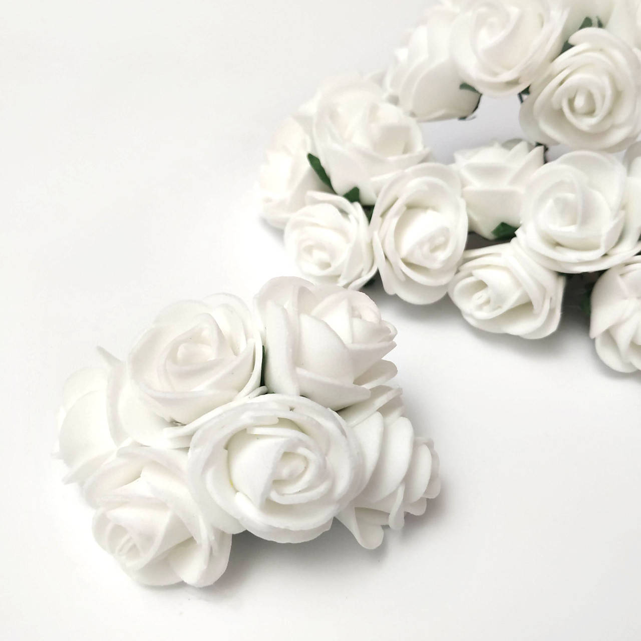 

Розы латексные 3 см (6 шт) белые