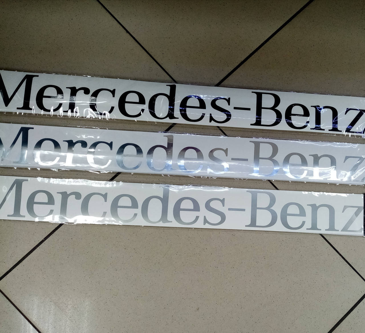 

Виниловые наклейки MERCEDES-BENZ 60х6 см 3 цвета, Черный