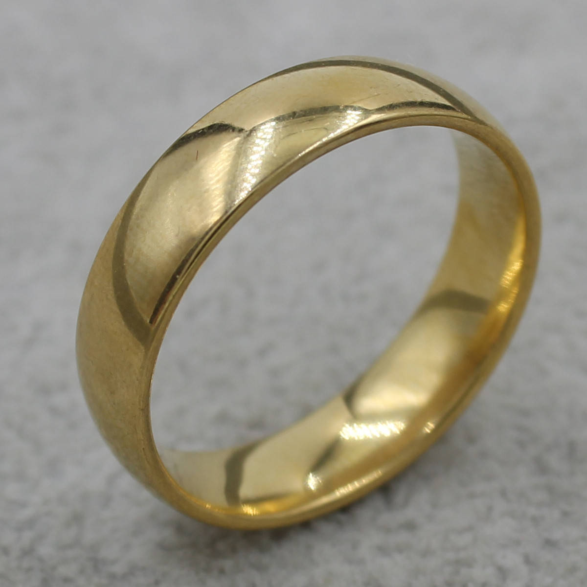 

Кольцо золотистое из ювелирной медицинской стали от Stainless Steel марка 316L ширина 6 мм сталь