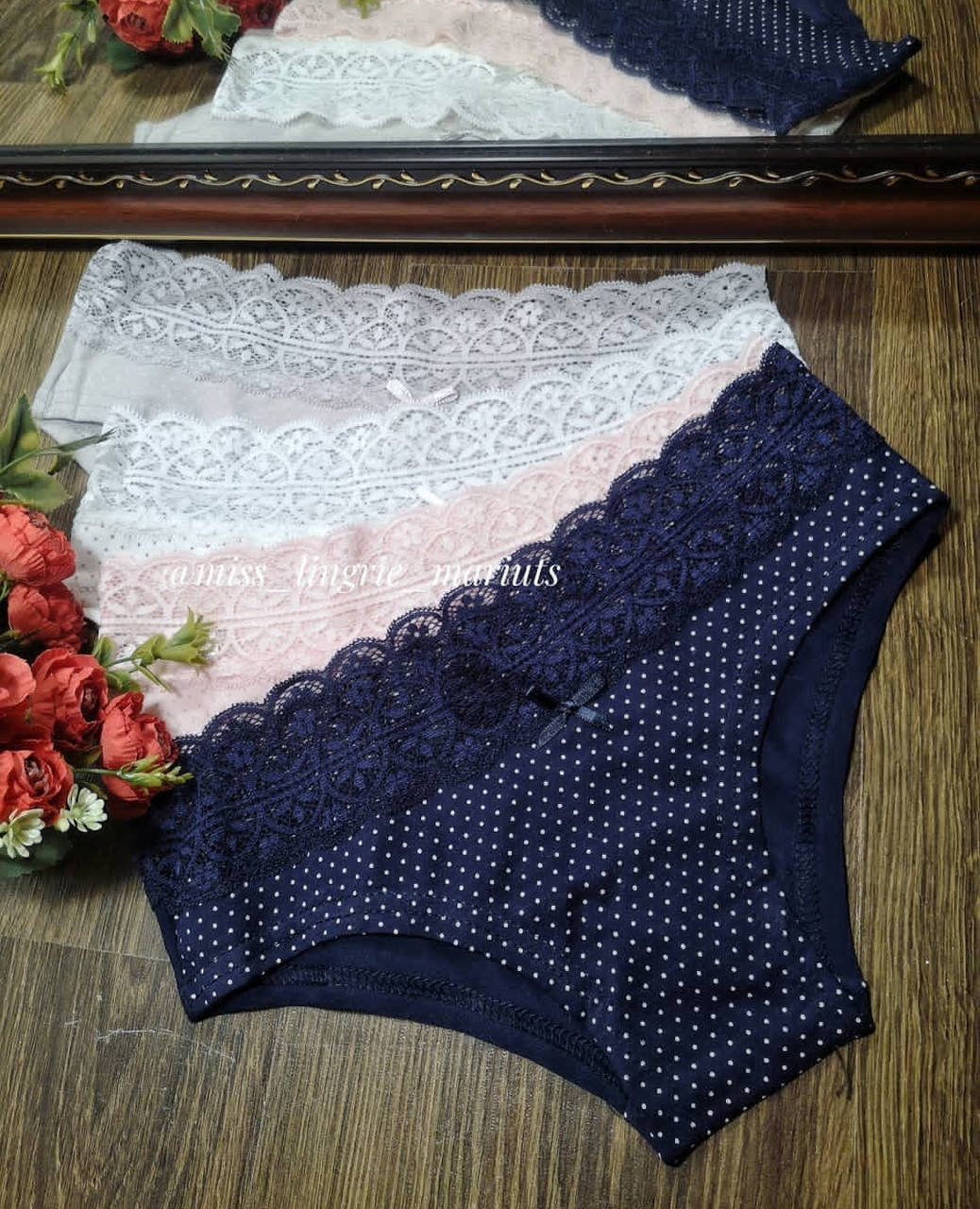 

Трусики женские слипы Размер М Хлопковые С кружевами Цвет белый розовый серый