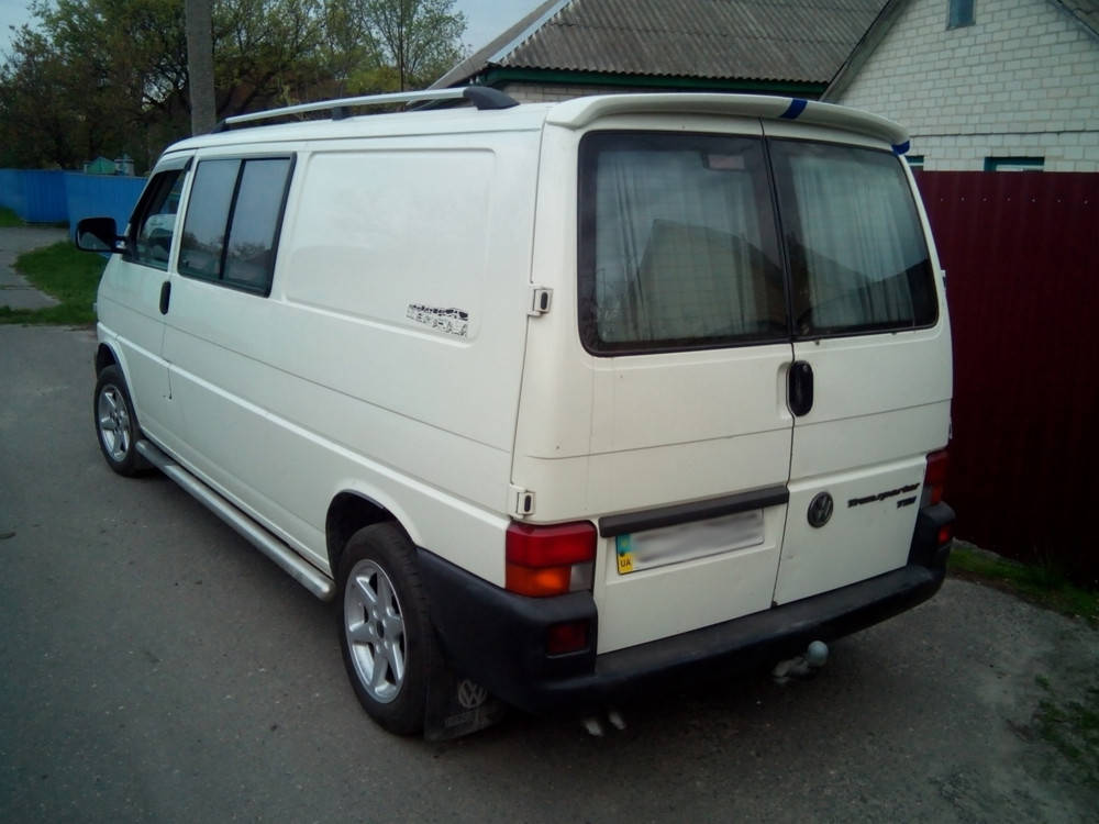 

Спойлер VOLKSWAGEN Transporter Т4 на распашонка