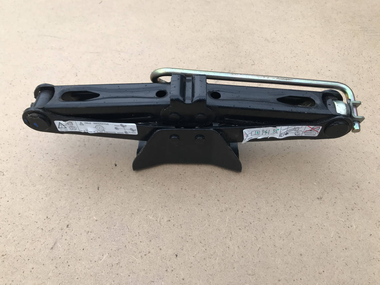 

Домкрат Peugeot 3008 (Пежо 3008)