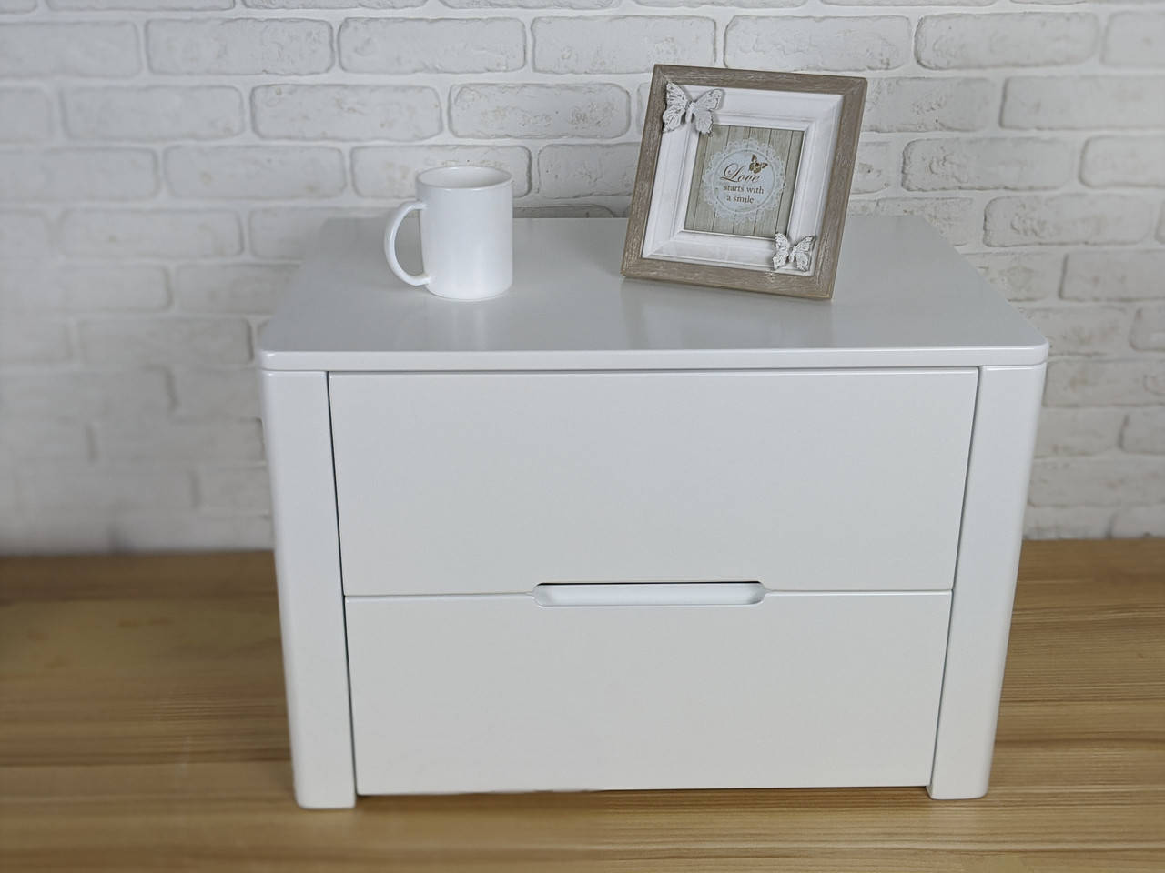 

Белая нестандартная прикроватная тумбочка "Орео-2" из натурального дерева