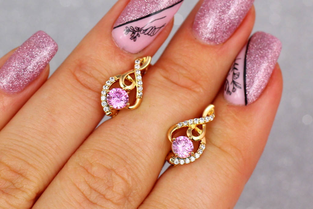 

Серьги Xuping Jewelry двойной завиток с розовыми камнями 1.5 см золотистые