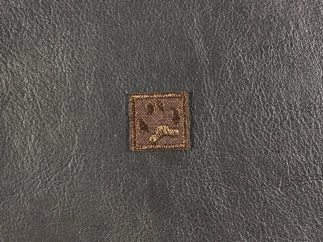 

Нашивка Лапа цвет коричневый 20х20 мм