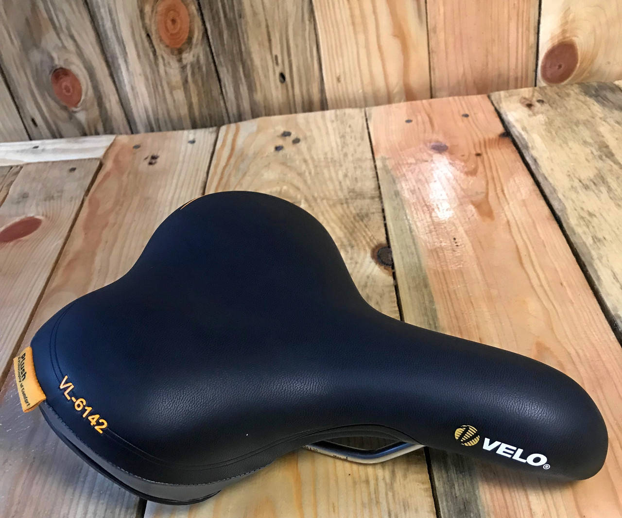 

Седло велосипедное VELO 6142