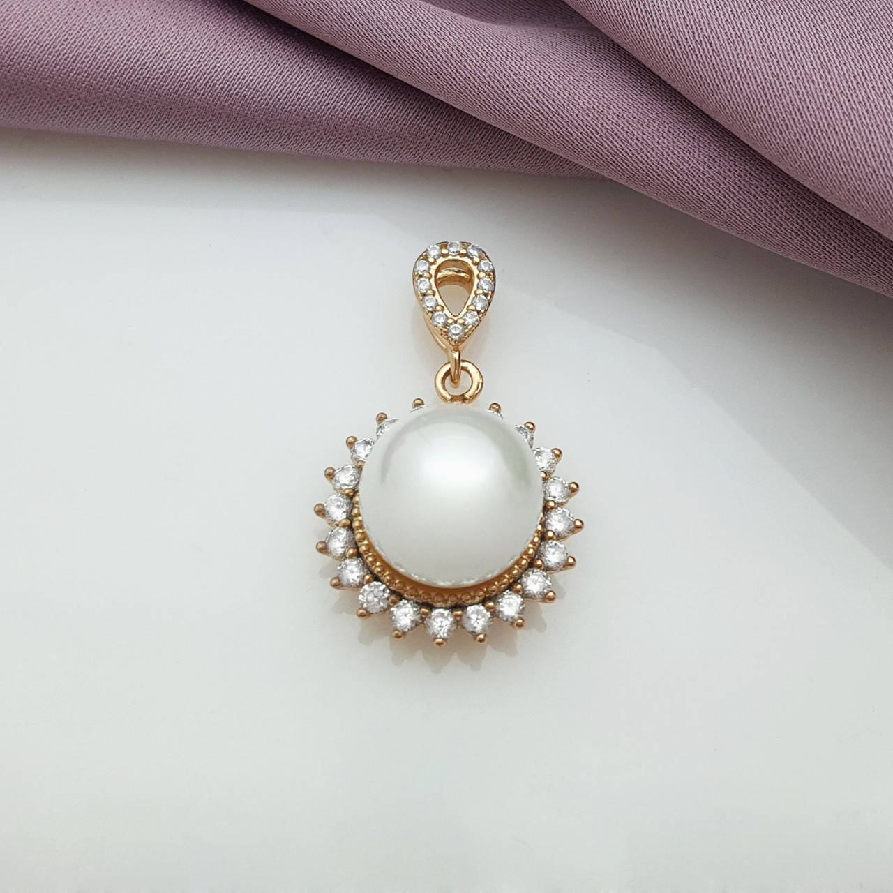 

Кулон позолоченный, Жемчужина в ободке с камнями, медзолото Xuping,18К