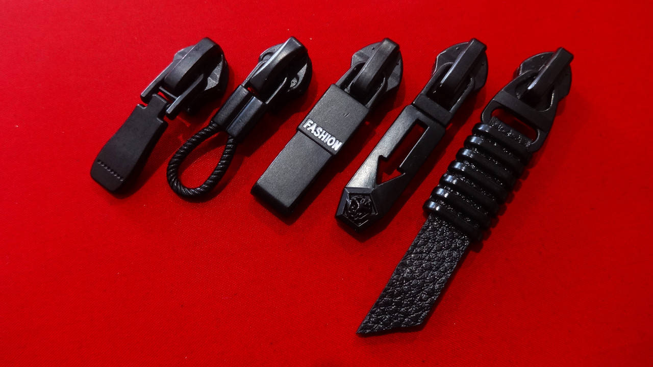 

Бегунок обратный №7 для спиральной молнии черный