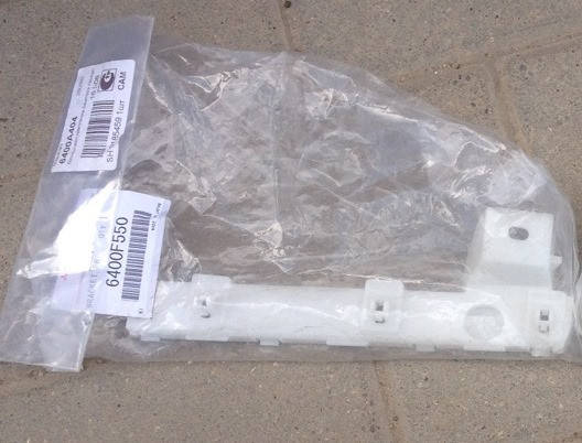 

Кронштейн бампера переднего правый MMC - 6400F550 Lancer X
