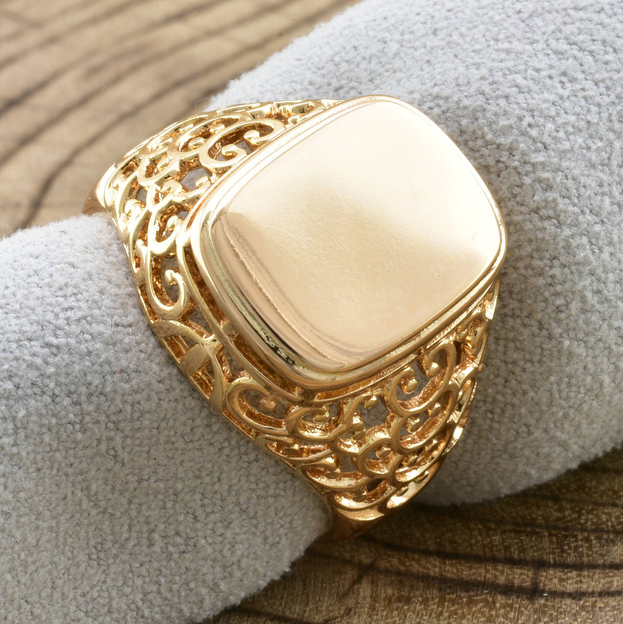 

Печатка Xuping Витязь 13724 ширина 19 мм позолота 18К размер 23