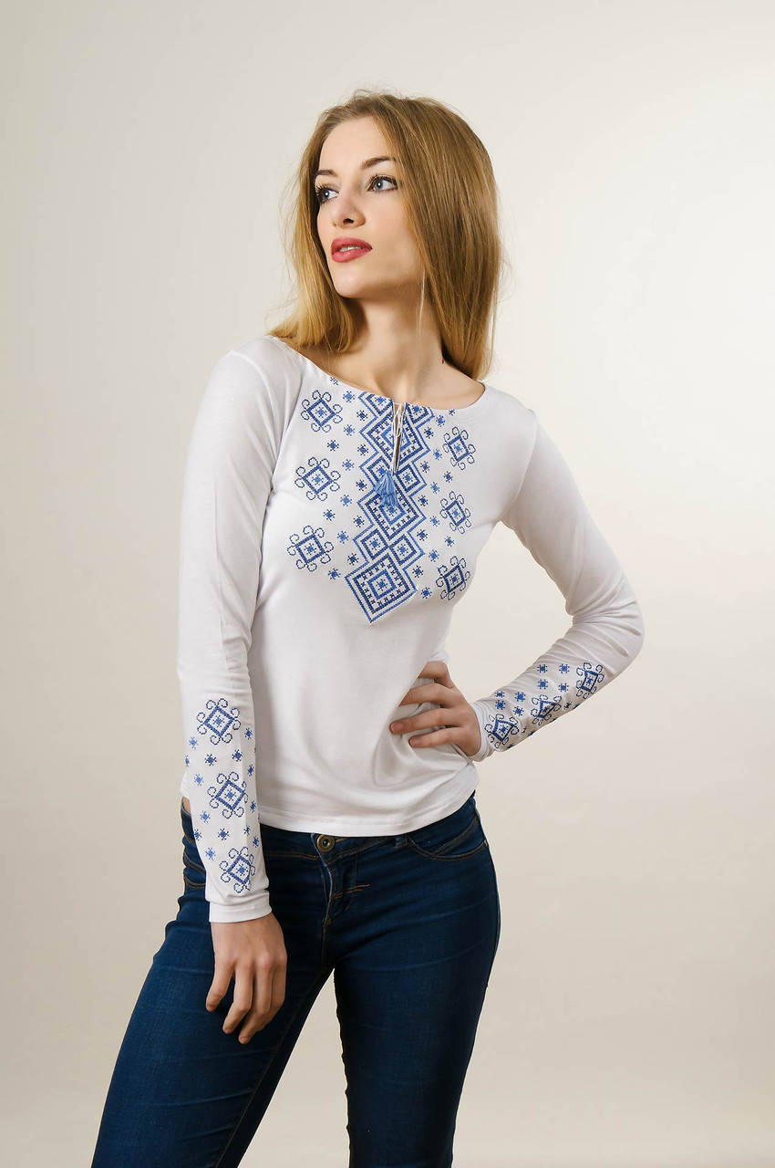 

Молодежная женская вышитая футболка белого цвета «Голубой карпатский орнамент» M, Белый