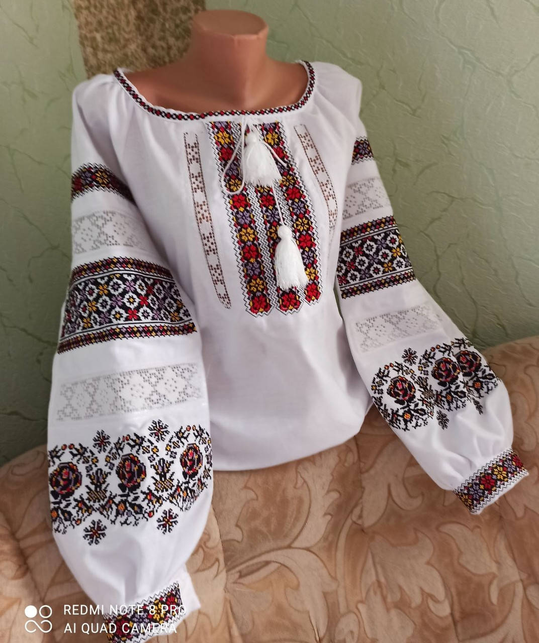 

Жіноча вишиванка