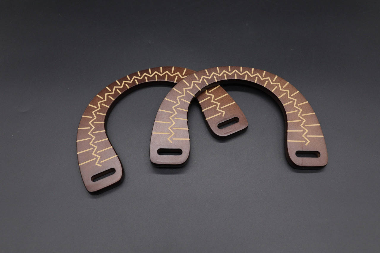 

Деревянный фермуар. Цвет коричневый с узором. 18см