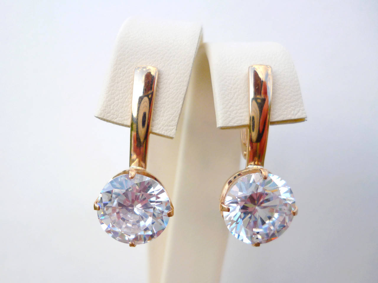 

Золотые серьги 585 пробы 5,44 г.